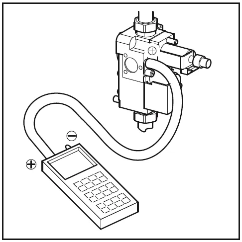 Manometru diferențial digital racordat cu furtun la vana de gaz