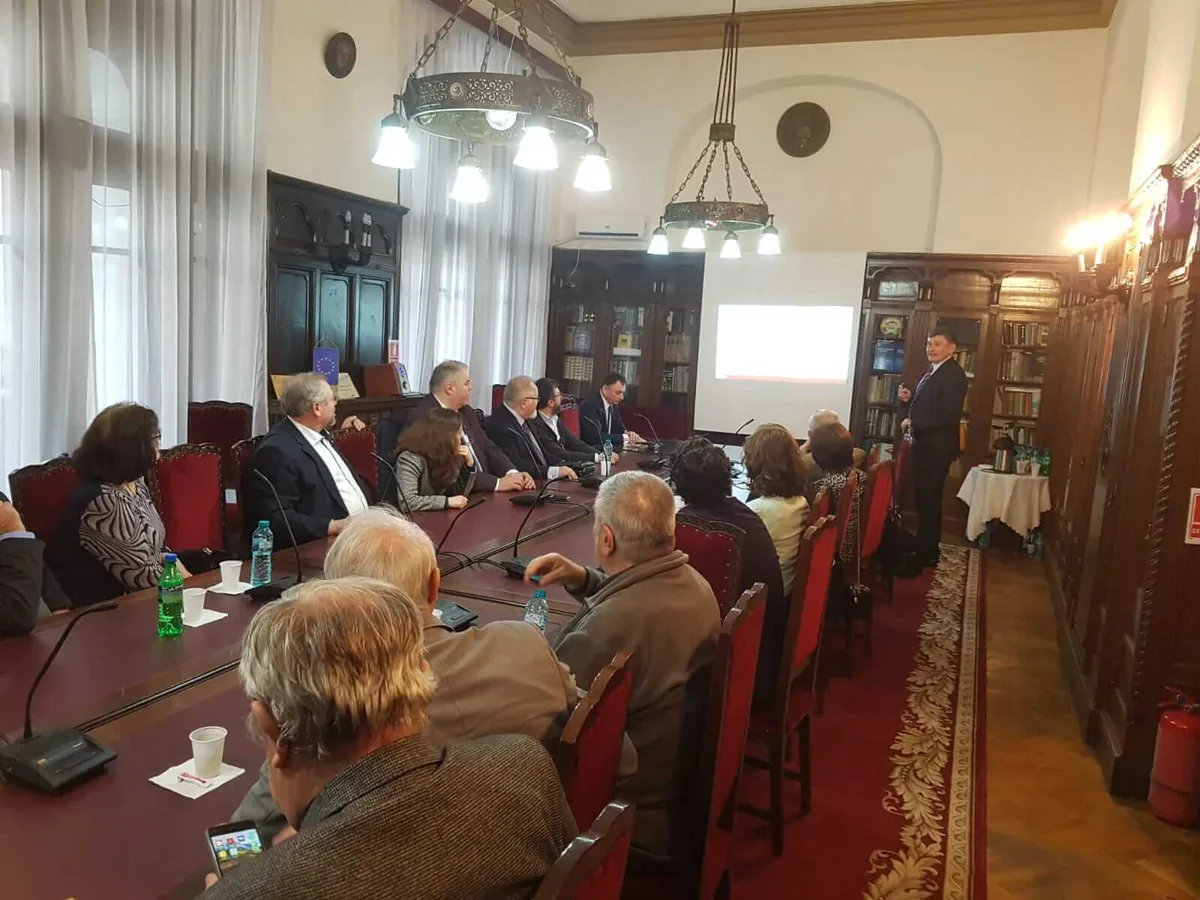 Sală cu participanți la manifestarea dedicată ing. Nicolae Cetățeanu